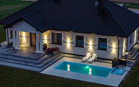 Dworek pod Krzyżtoporem Ujazd Agroturystyka- pokoje do wynajęcia